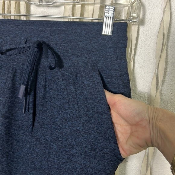 Lululemon Navy Ready To Rulu Cropped Jogger Size 2 - Picture 3 of 13